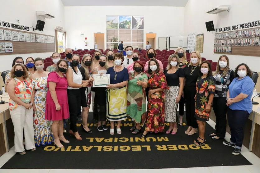 Jossuela recebe Moção em encontro da Procuradoria da Mulher