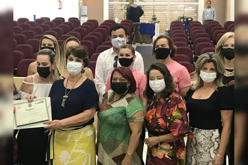 Jossuela recebe Moção em encontro da Procuradoria da Mulher