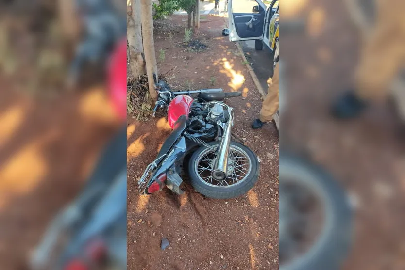 Jovem empina moto, bate em viatura e foge da PM Apucarana