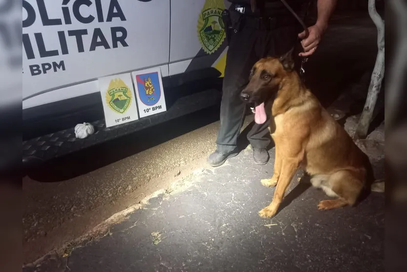 Jovem tenta esconder droga na boca, mas é apreendido pela PM