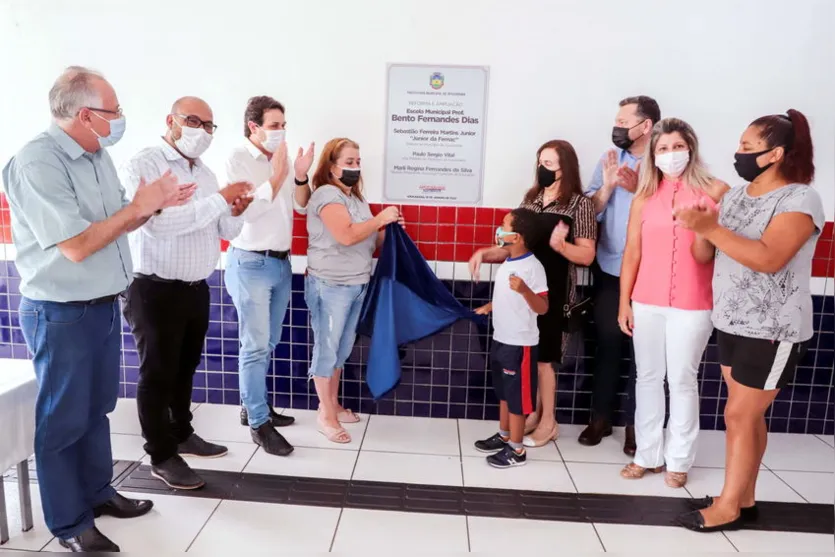 Junior da Femac entrega obras de escola no Jardim Malibu