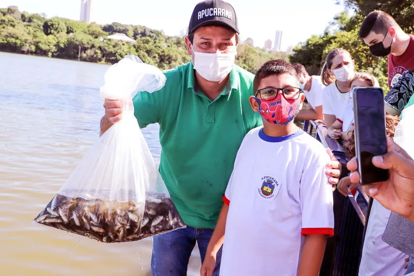 Lagos e represa de Apucarana recebem mais de 300 mil peixes