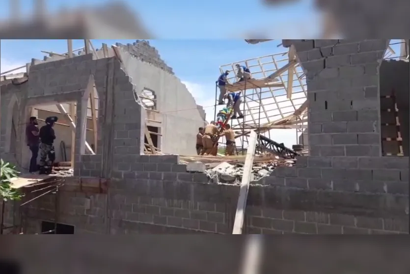 Laje de igreja em Arapongas desaba e 3 pessoas ficam feridas