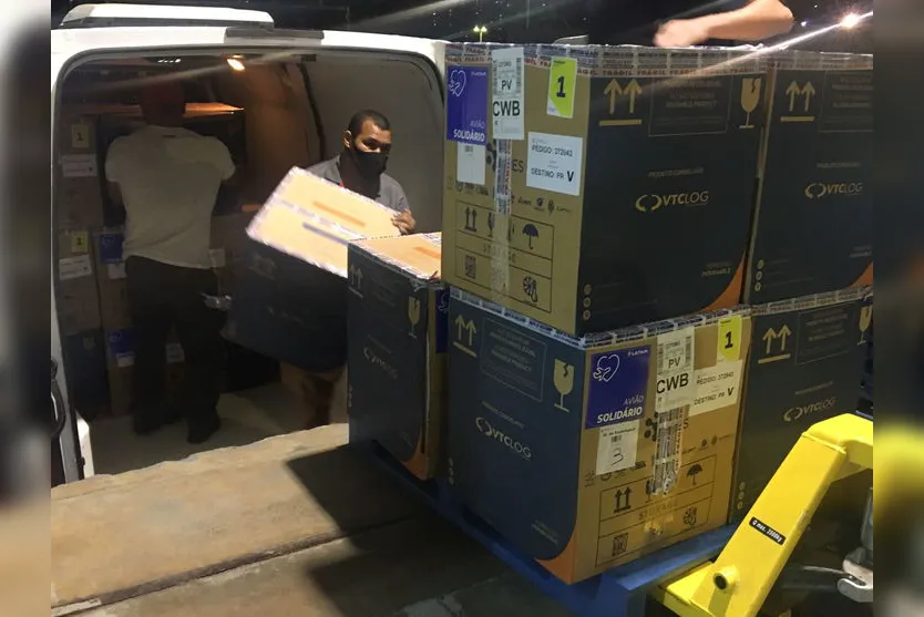 Mais 420 mil doses de vacinas contra a Covid-19 chegam ao PR