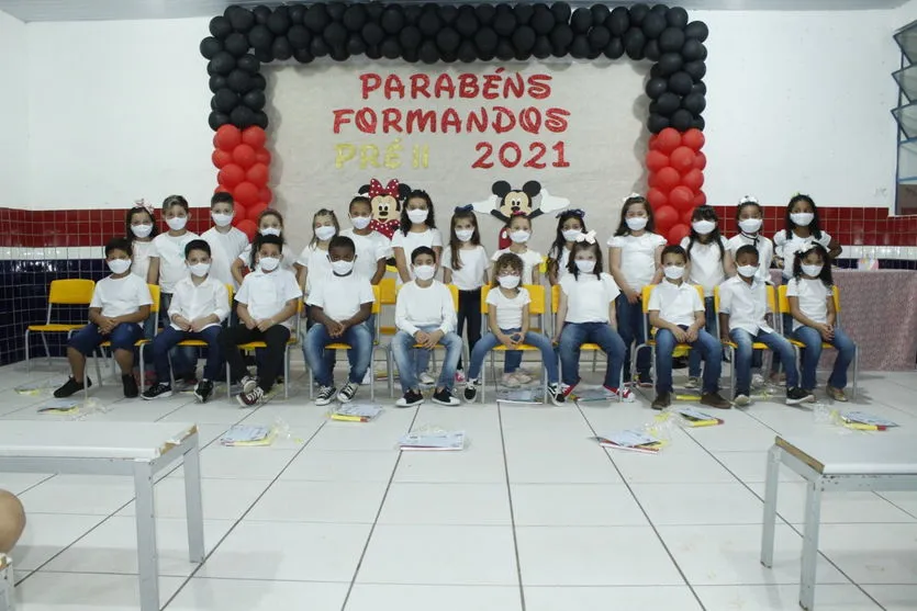 Mais de 1.400 alunos concluem educação infantil em Apucarana