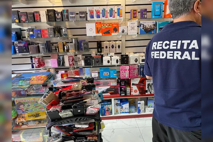 Mercadorias e documentos são apreendidos após operação da PF