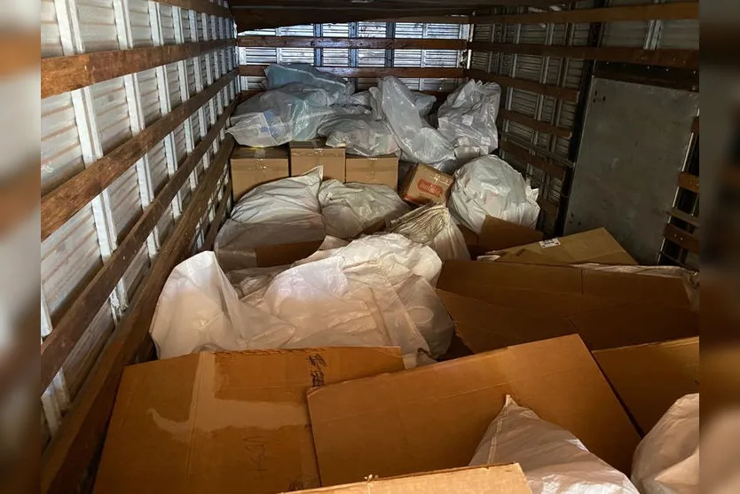 Mercadorias e documentos são apreendidos após operação da PF