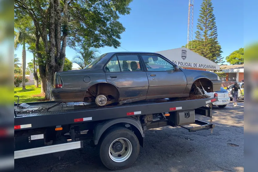 Monza furtado em Apucarana é encontrado sem rodas