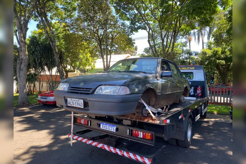 Monza furtado em Apucarana é encontrado sem rodas