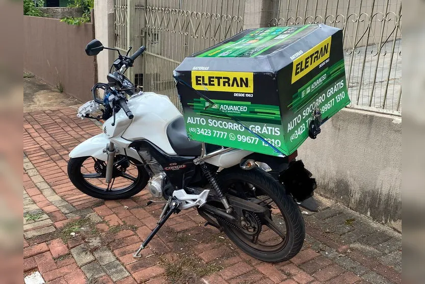 Motociclista se enrosca em fios e fica ferido em Apucarana