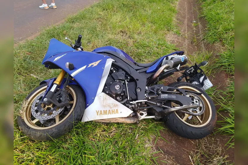Motociclistas ficam feridos durante acidente em Arapongas