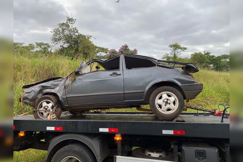 Motorista de Apucarana fica em estado grave após capotamento