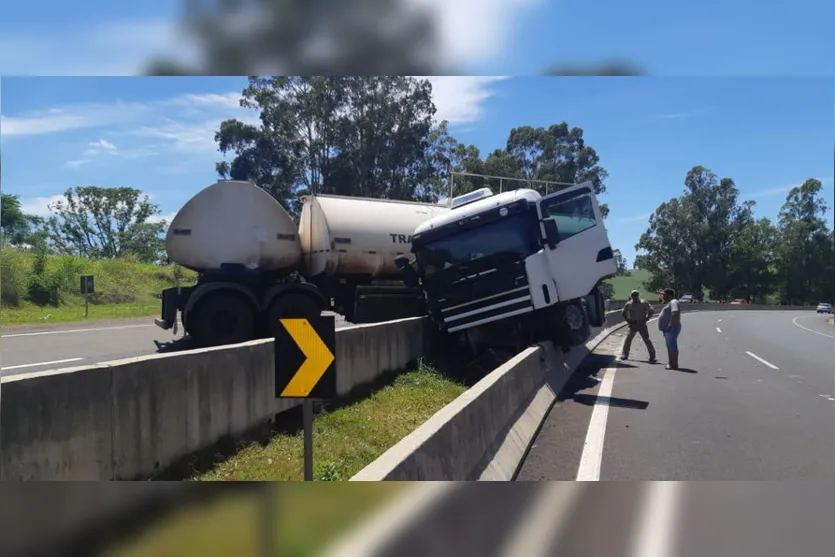 Motorista de bitrem se envolve em batida em Califórnia