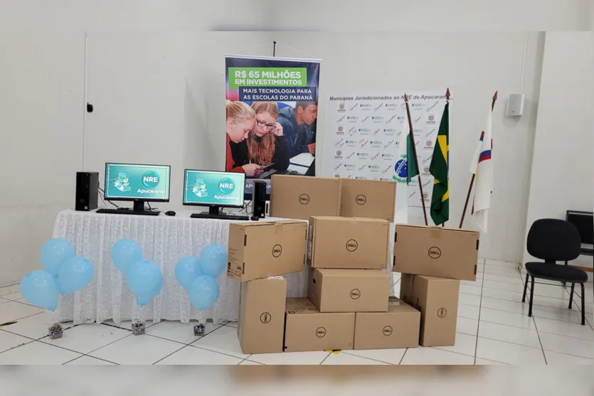 NRE entrega 360 computadores para colégios estaduais