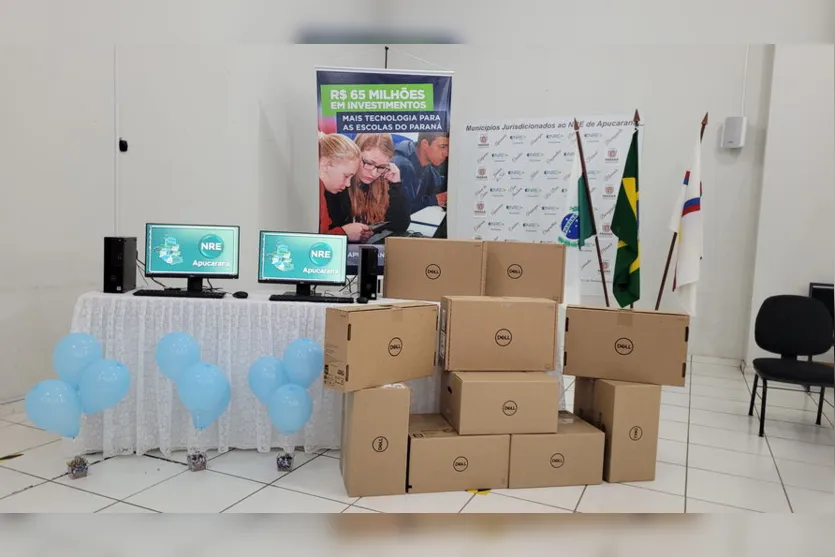 NRE entrega 360 computadores para colégios estaduais