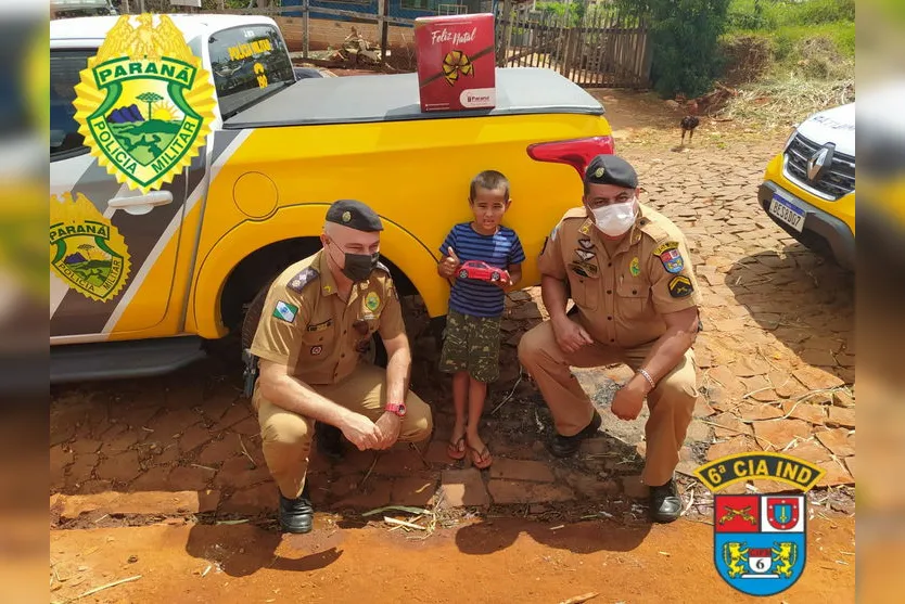 Natal: PM entrega presentes em Ivaiporã e Jardim Alegre