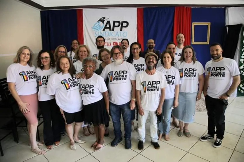 Nova diretoria da APP sindicato de Apucarana toma posse