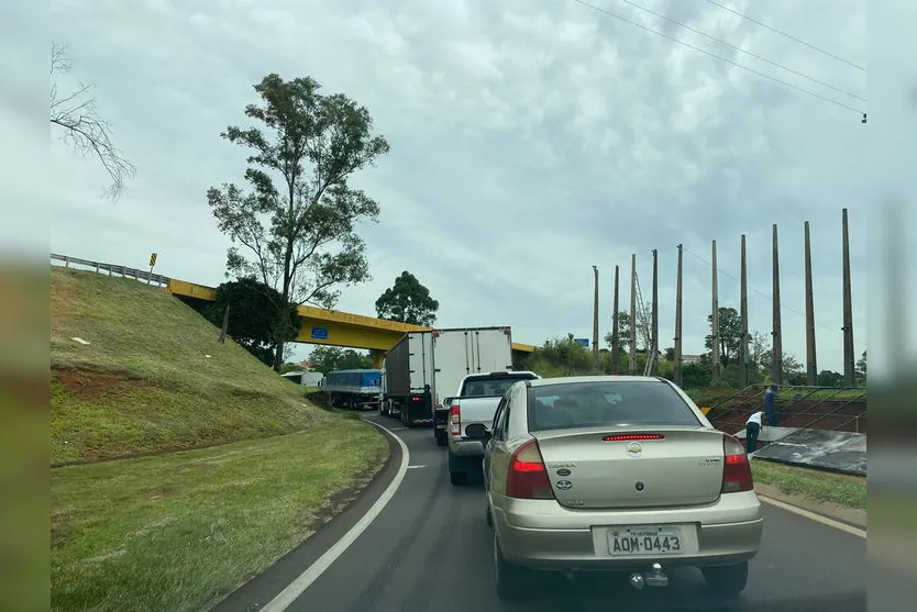 Obras na rodovia geram congestionamento em Apucarana