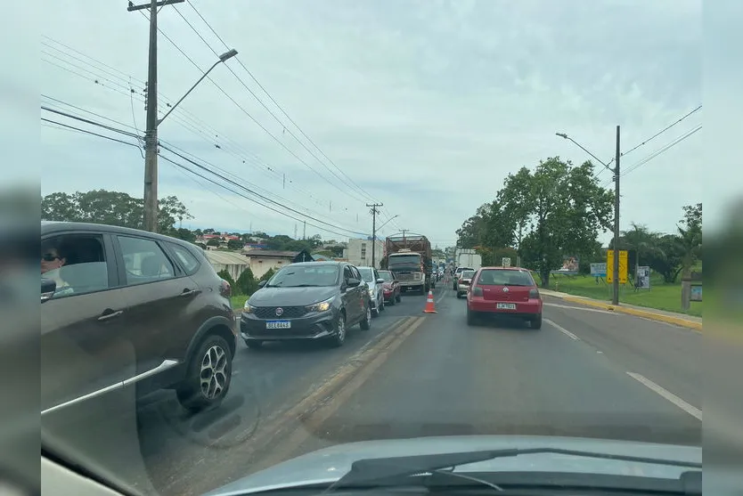 Obras na rodovia geram congestionamento em Apucarana