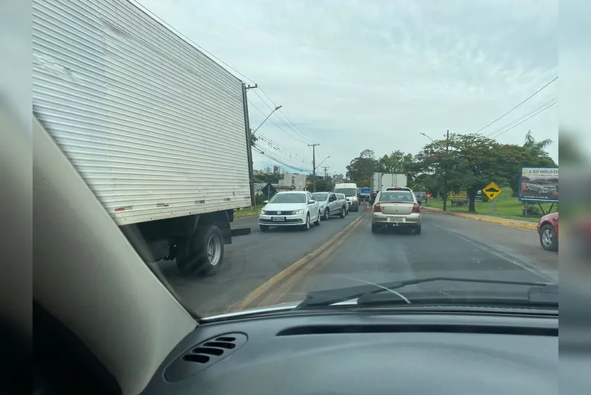 Obras na rodovia geram congestionamento em Apucarana
