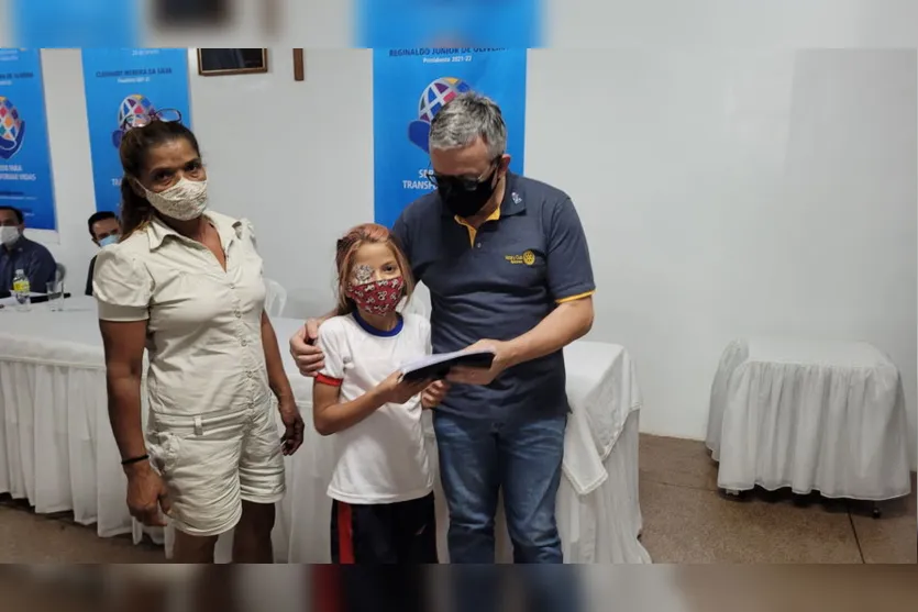 Olhar amigo: Rotary Apucarana entrega óculos para estudantes
