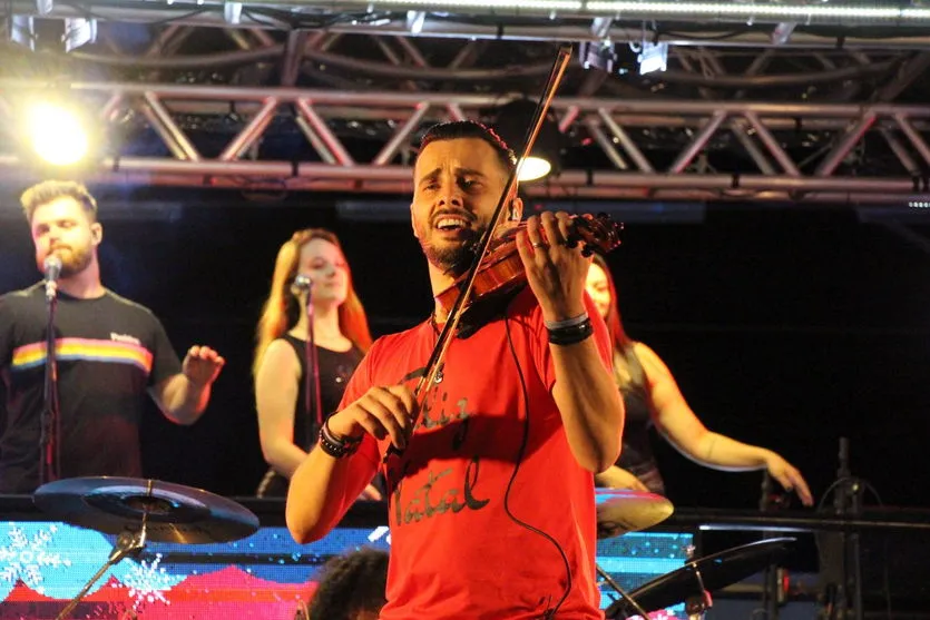 Onofre entrega chave simbólica da cidade ao Papai Noel