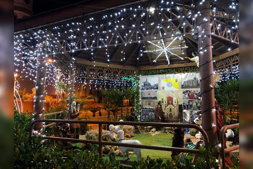 Onofre entrega chave simbólica da cidade ao Papai Noel