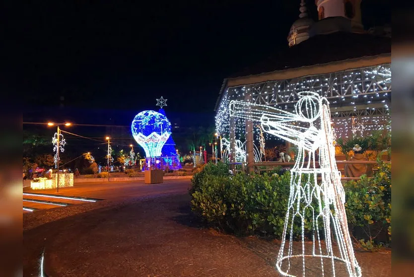 Onofre entrega chave simbólica da cidade ao Papai Noel