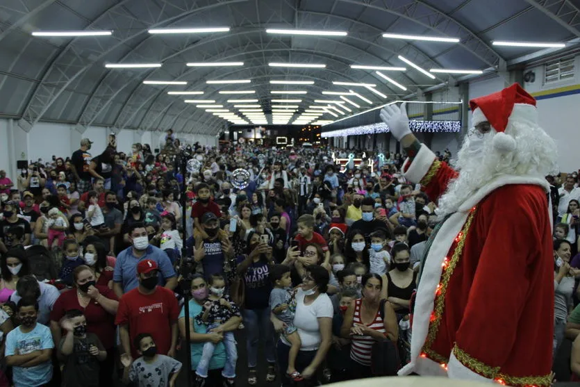 Onofre entrega chave simbólica da cidade ao Papai Noel