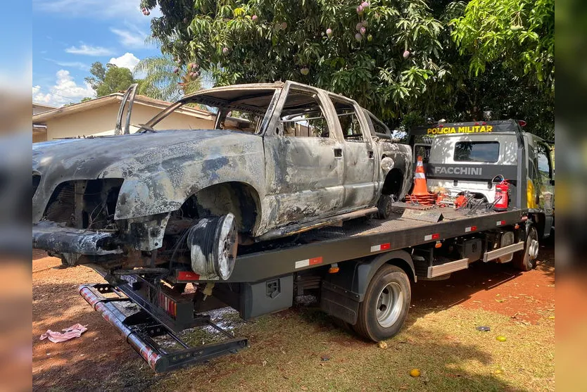 PM de Apucarana encontra veículo pegando fogo em estrada