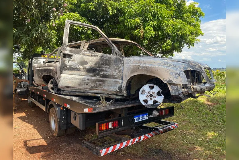 PM de Apucarana encontra veículo pegando fogo em estrada