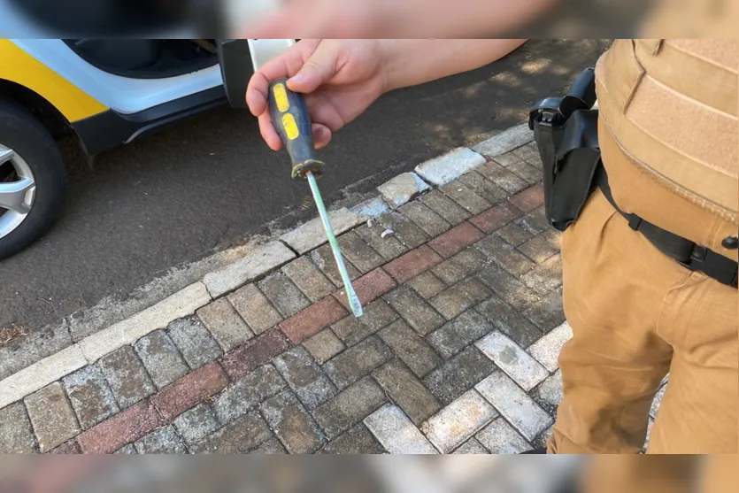 PM de Apucarana prende jovens que invadiram casa