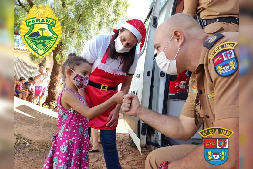 PM faz entrega de brinquedos em comemoração ao natal