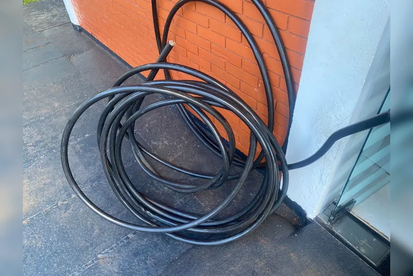 PM recupera objetos de furto abandonados em Apucarana