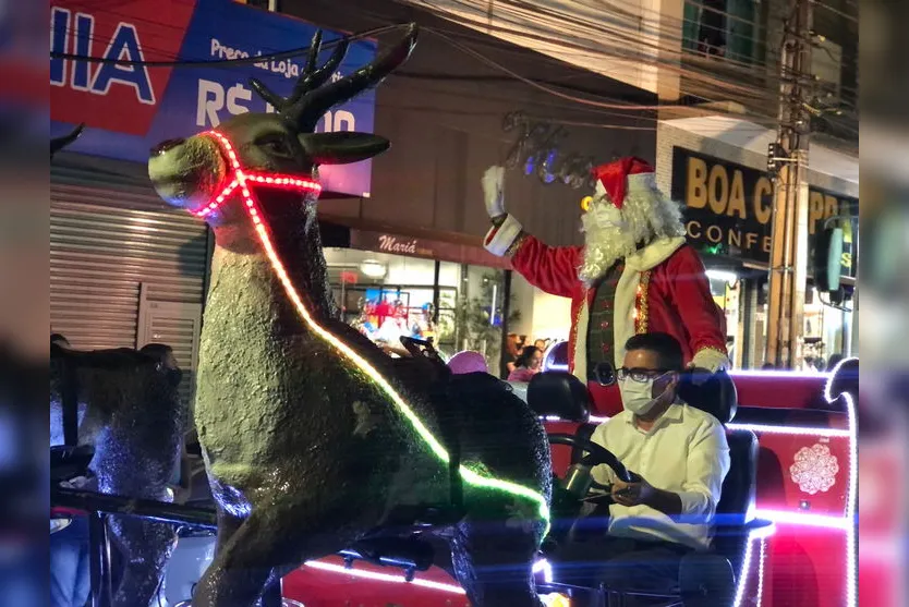 Papai Noel chega em caravana na cidade de Arapongas