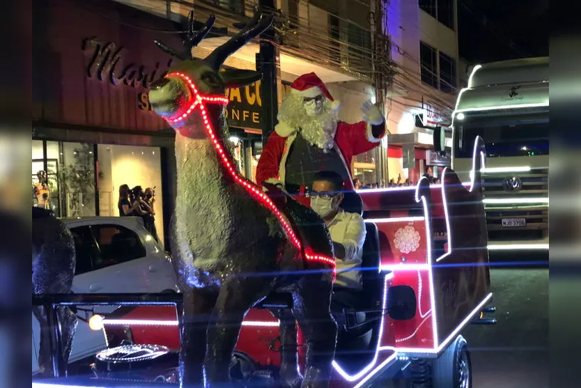 Papai Noel chega em caravana na cidade de Arapongas