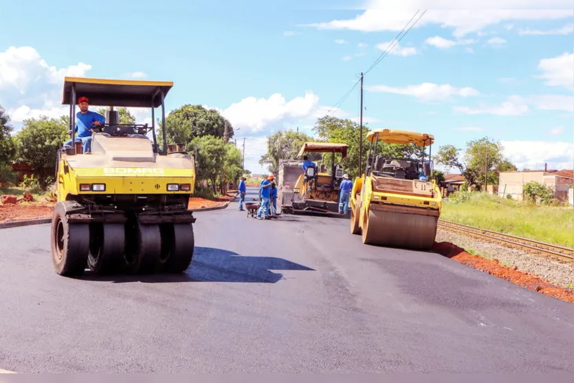 Pavimentação chega à rua do Jardim Ponta Grossa