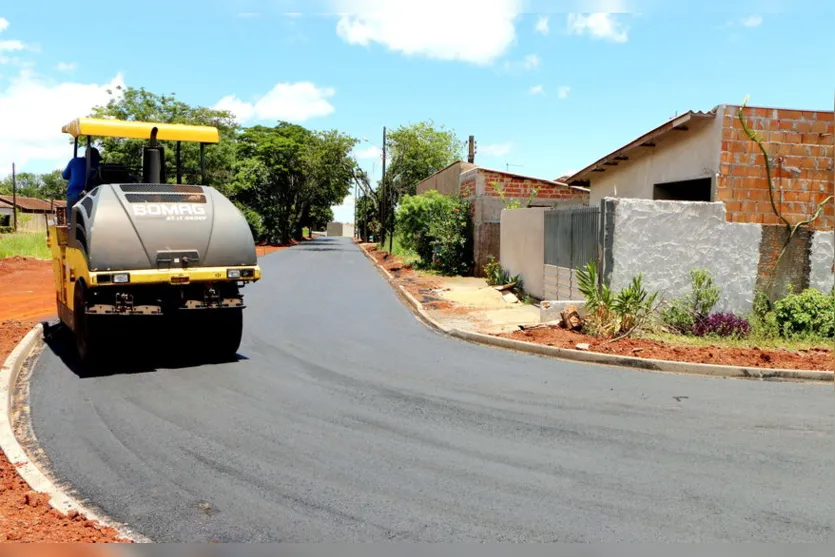 Pavimentação chega à rua do Jardim Ponta Grossa