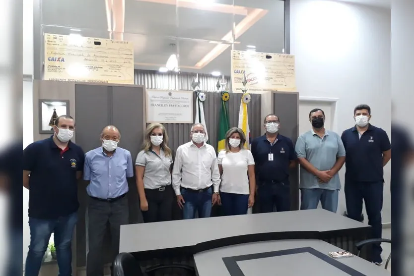 Poim e Jossuela recebem nova diretora do Colégio Nilo Cairo