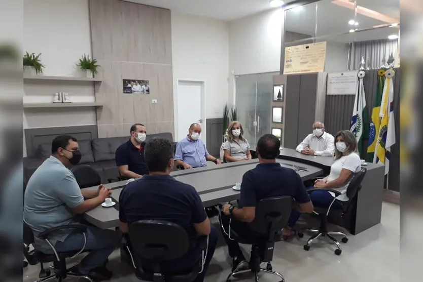 Poim e Jossuela recebem nova diretora do Colégio Nilo Cairo