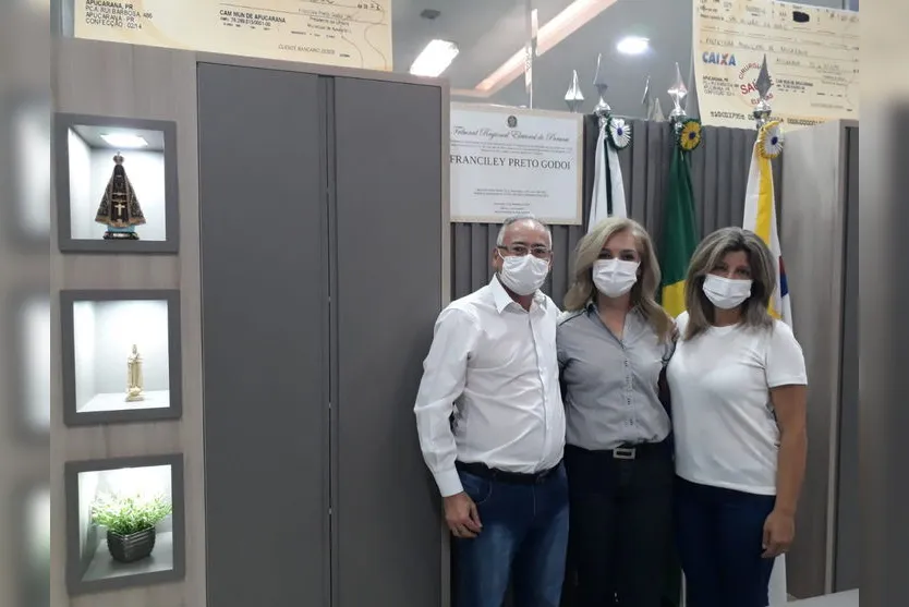 Poim e Jossuela recebem nova diretora do Colégio Nilo Cairo