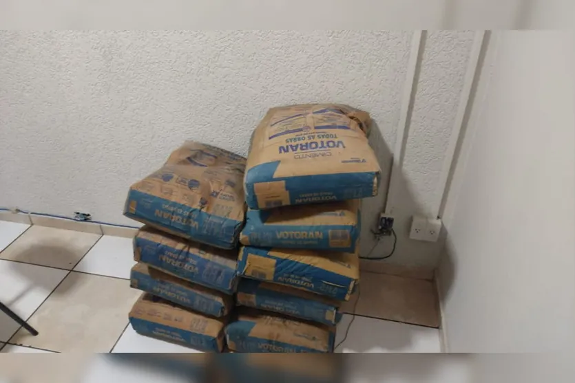 Polícia Civil de Apucarana recupera sacos de cimento