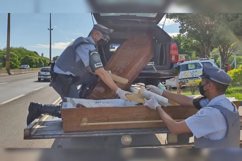 Polícia apreende maconha dentro de caixão em Assis