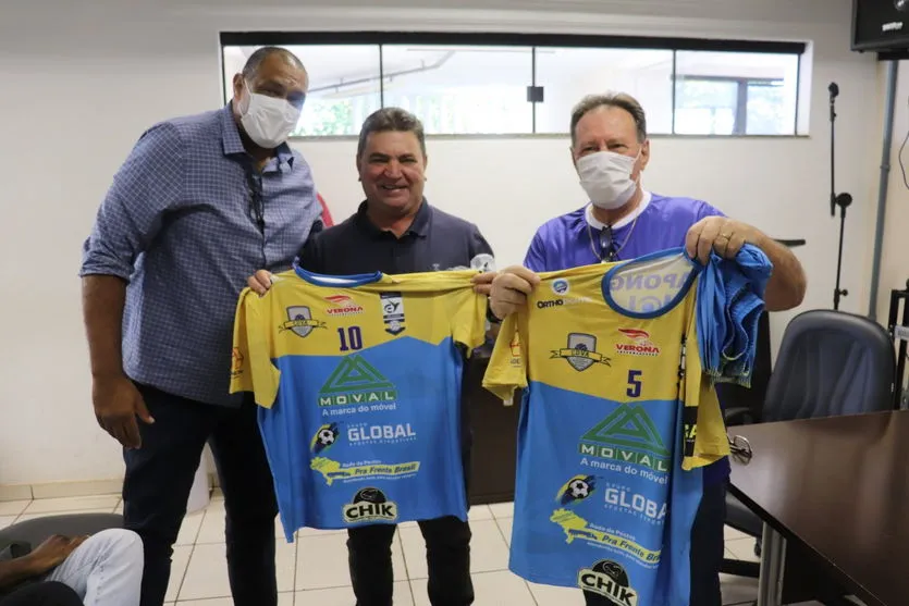 Prefeito recepciona atletas medalhistas de Arapongas