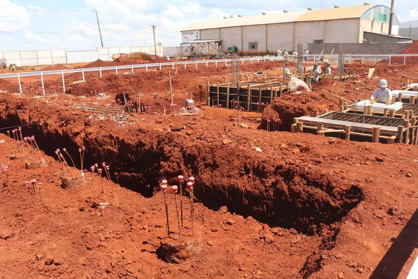 Prefeito visita construção do Centro de Detenção Provisória