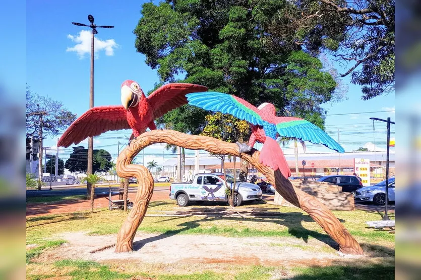 Primeiras esculturas da Praça Mauá são entregues