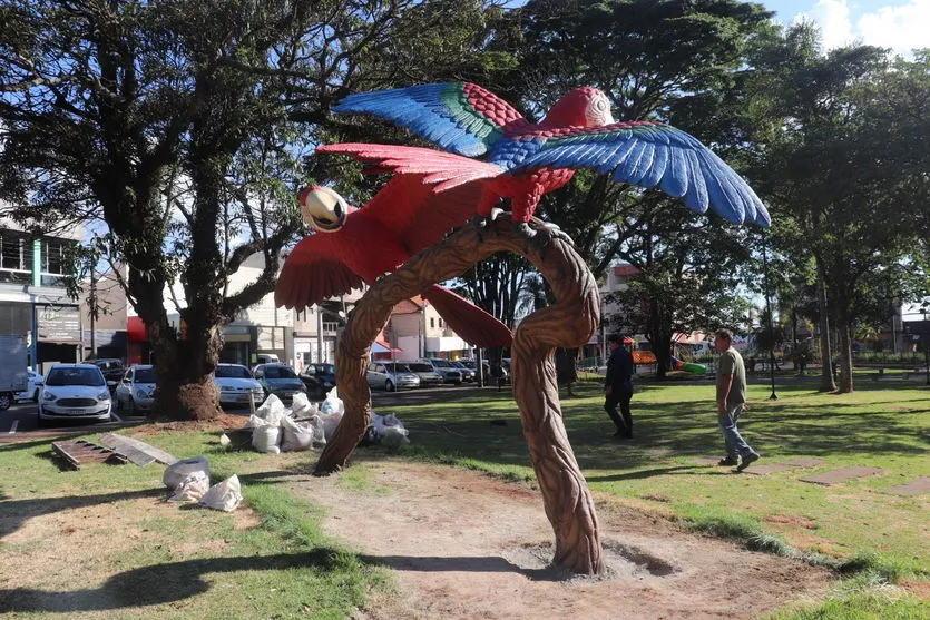 Primeiras esculturas da Praça Mauá são entregues