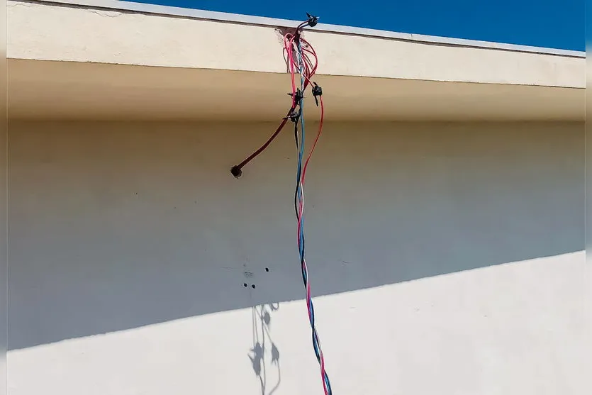Quatro prédios escolares têm cabos de energia furtados