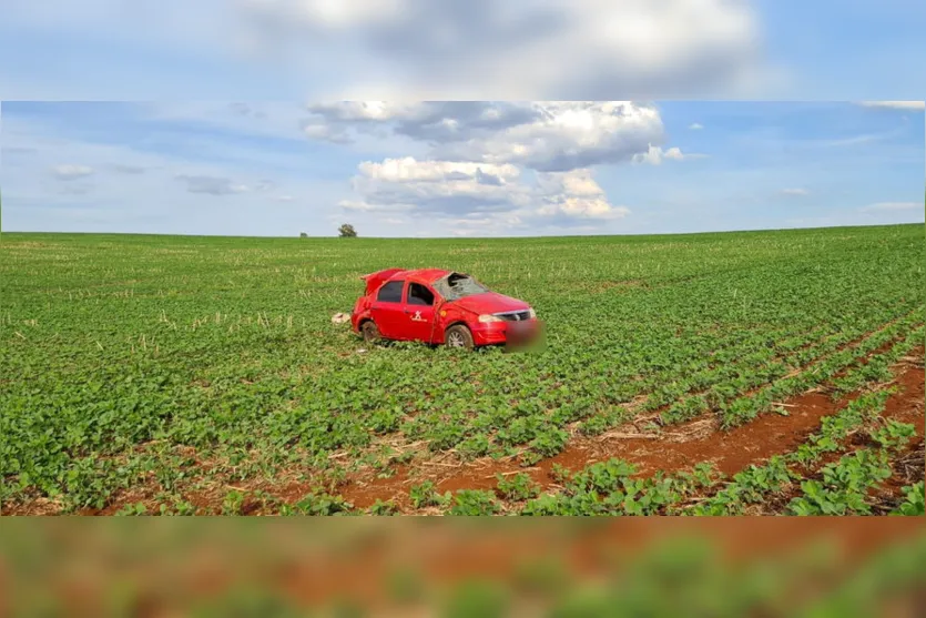 Renault Logan capota na Rodovia PR-272 em Cruzmaltina