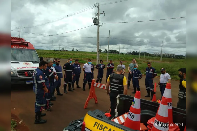 SAMU Arapongas realiza treinamento de sinalização em rodovia